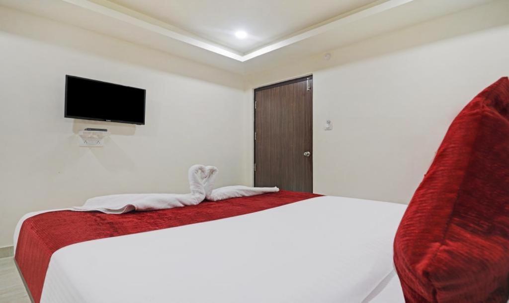 Hotel Bright Airport Zone Shamshabad Esterno foto