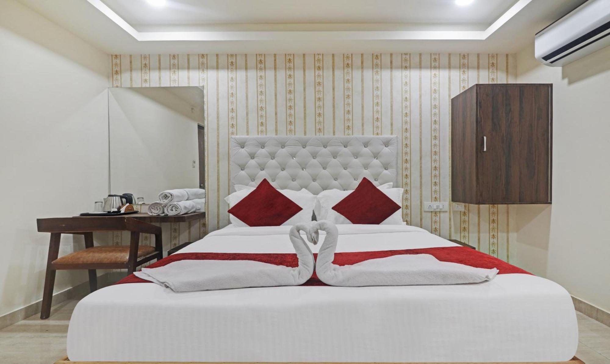 Hotel Bright Airport Zone Shamshabad Esterno foto