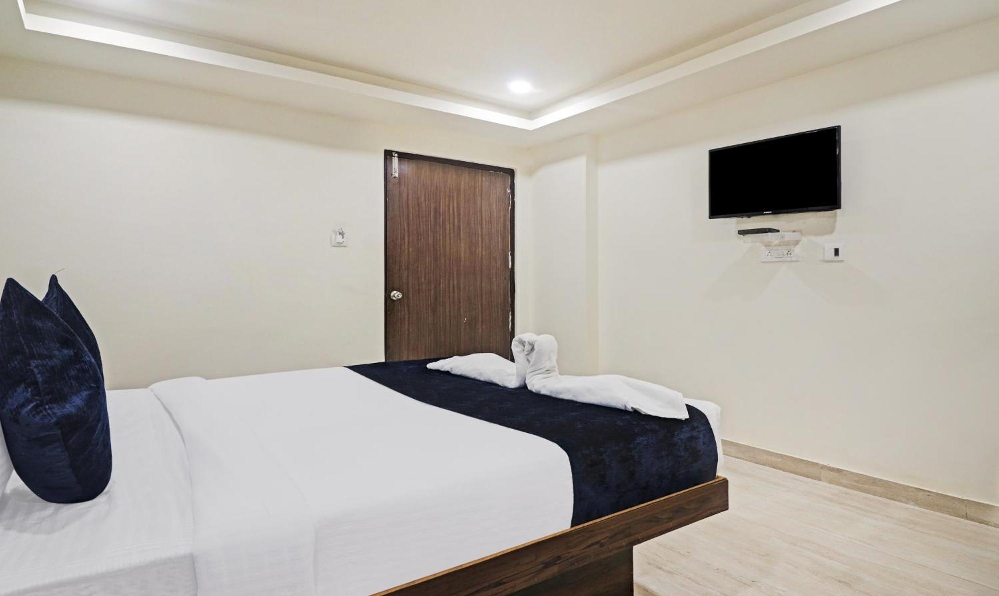 Hotel Bright Airport Zone Shamshabad Esterno foto