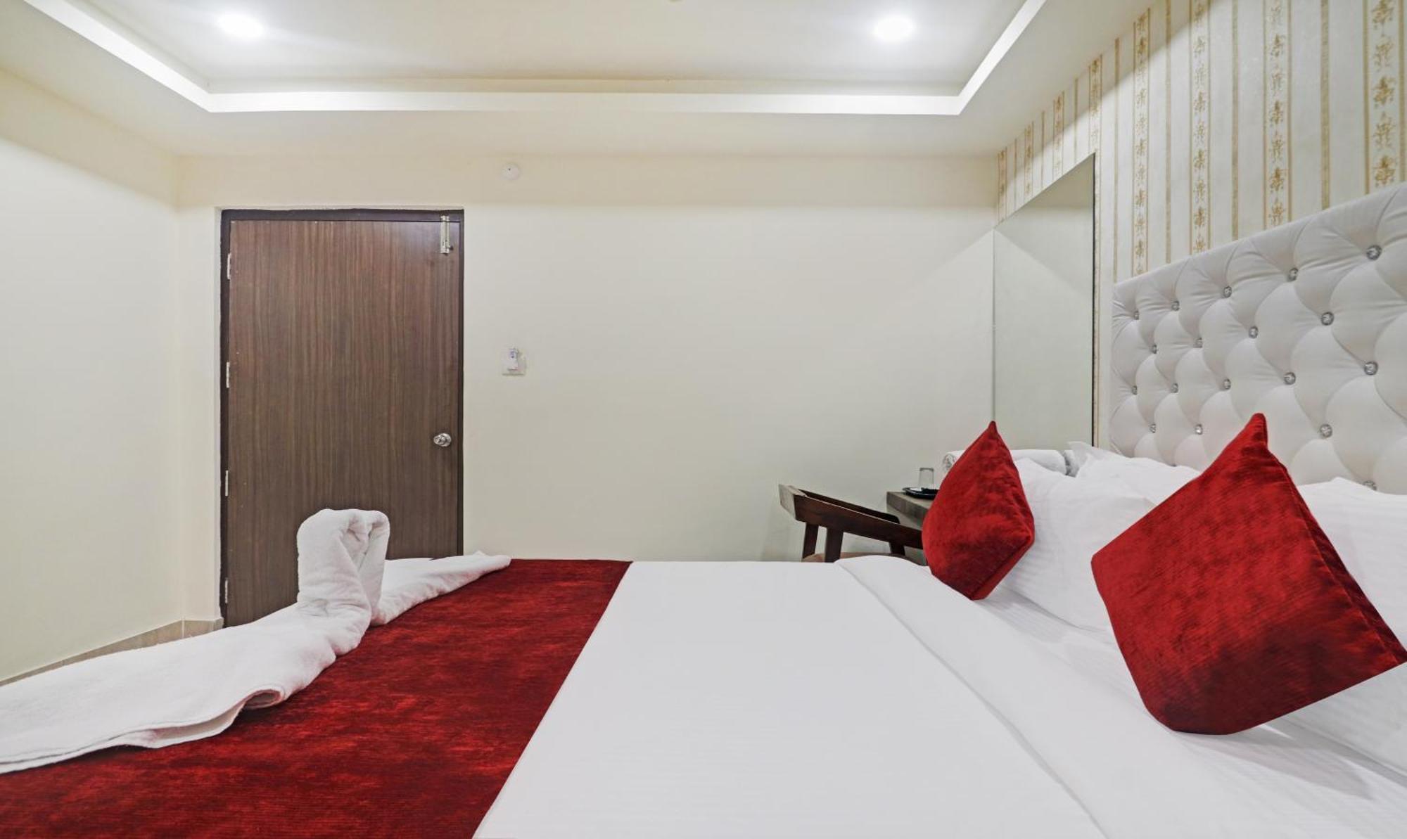 Hotel Bright Airport Zone Shamshabad Esterno foto