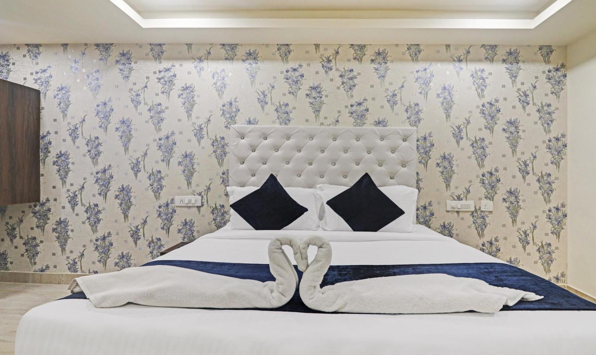Hotel Bright Airport Zone Shamshabad Esterno foto